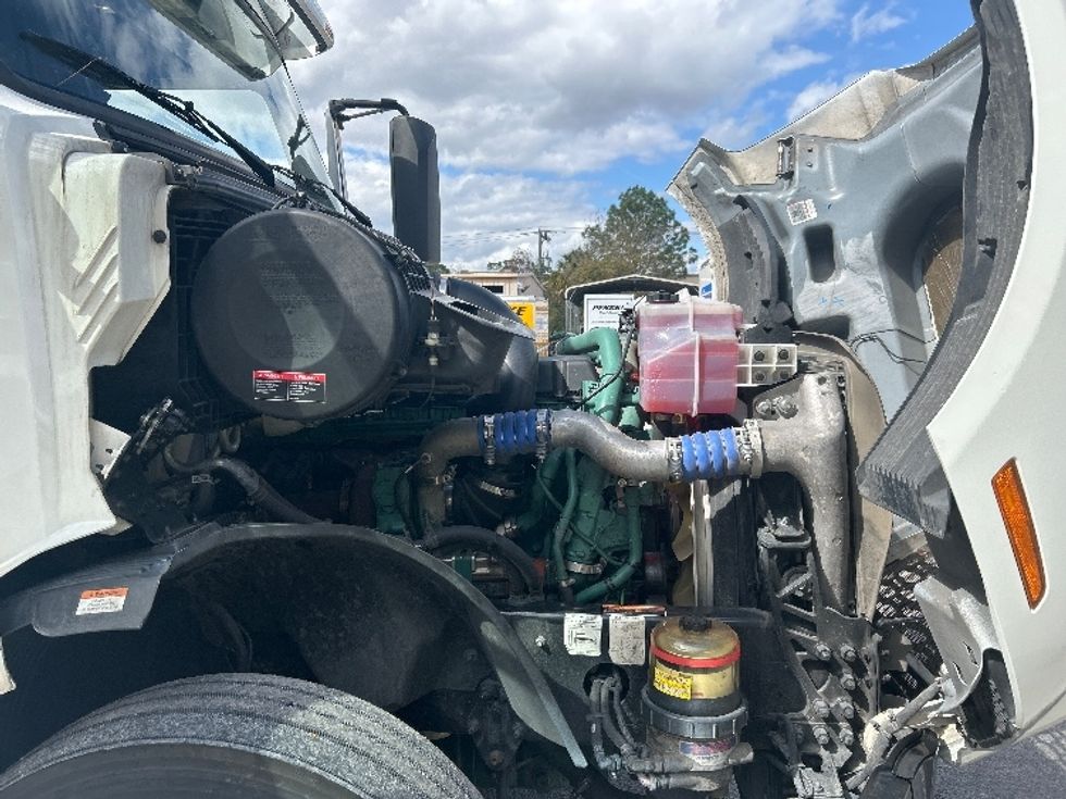 Sleeper Tractor-Heavy Duty Tractors-Volvo-2022-VNL64760-Daytona Beach-FL-469,003\n\t\tmiles-$ 72,750 - Image 20
