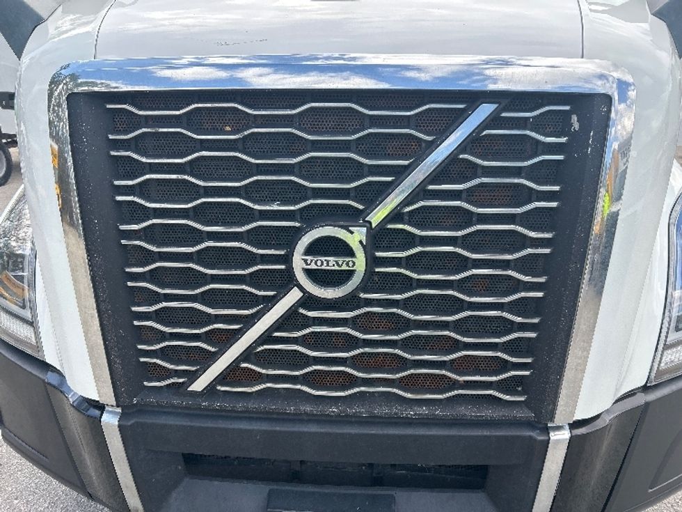 Sleeper Tractor-Heavy Duty Tractors-Volvo-2022-VNL64760-Daytona Beach-FL-469,003\n\t\tmiles-$ 72,750 - Image 24