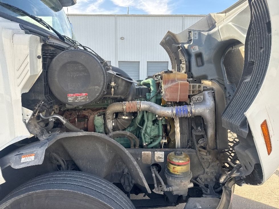 Sleeper Tractor-Heavy Duty Tractors-Volvo-2022-VNL64760-Denton-TX-268,082\n\t\tmiles-$ 98,750 - Image 20