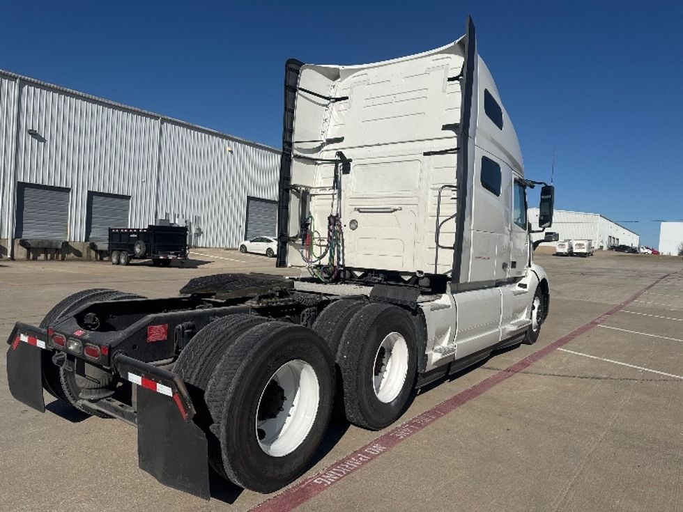 Sleeper Tractor-Heavy Duty Tractors-Volvo-2022-VNL64760-Denton-TX-268,082\n\t\tmiles-$ 98,750 - Image 7