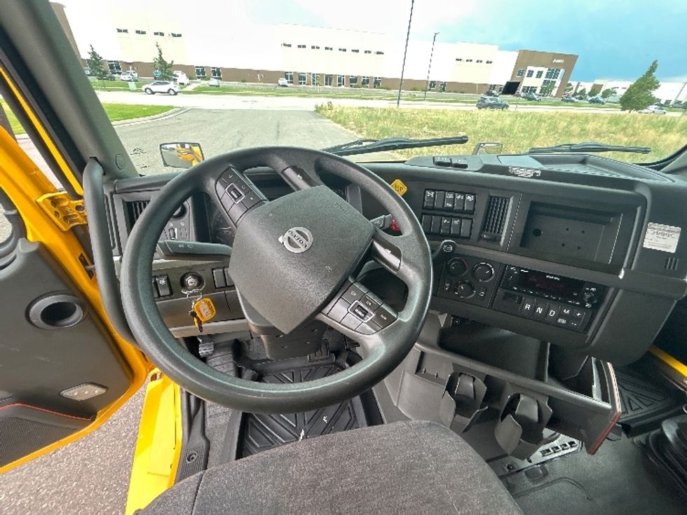 Sleeper Tractor-Heavy Duty Tractors-Volvo-2022-VNL64760-Denver-CO-549,888\n\t\tmiles-$ 75,750 - Image 11