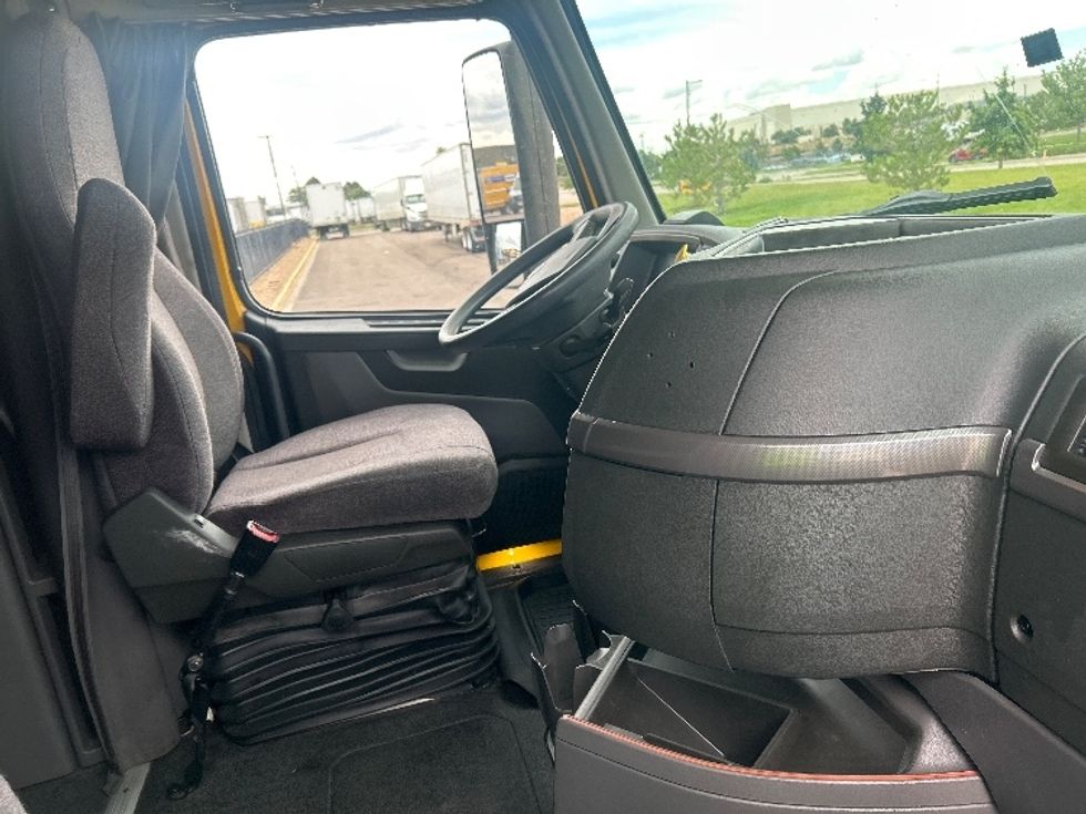 Sleeper Tractor-Heavy Duty Tractors-Volvo-2022-VNL64760-Denver-CO-549,888\n\t\tmiles-$ 75,750 - Image 15