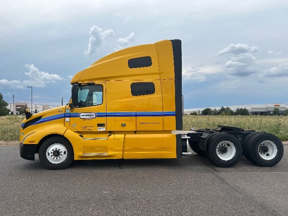 Sleeper Tractor-Heavy Duty Tractors-Volvo-2022-VNL64760-Denver-CO-549,888\n\t\tmiles-$ 75,750 - Image 4