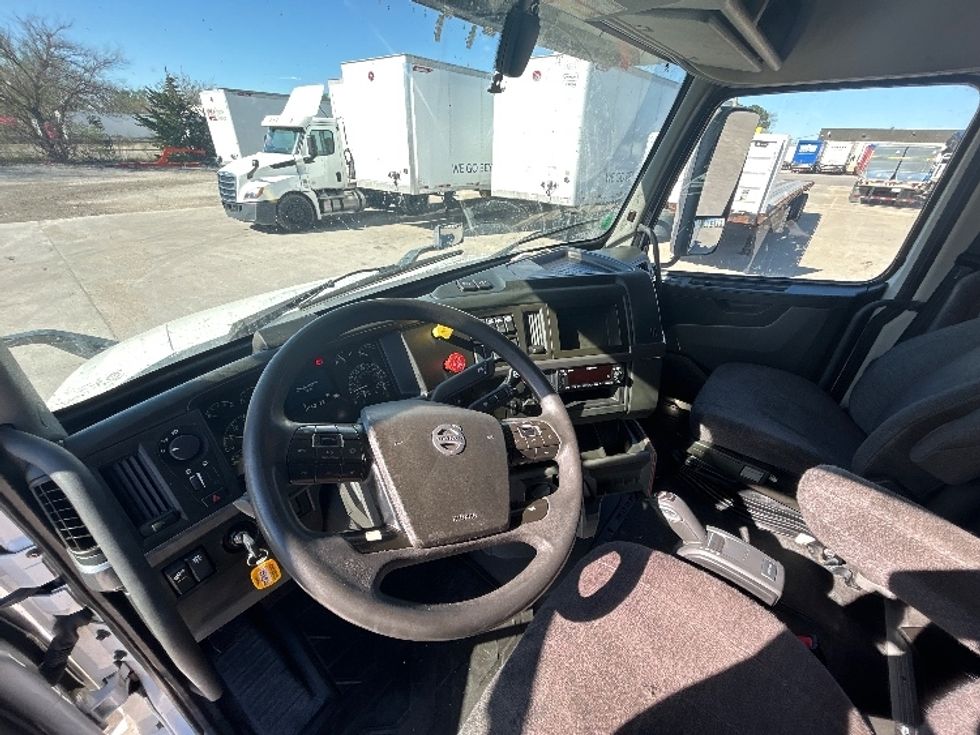 Sleeper Tractor-Heavy Duty Tractors-Volvo-2022-VNL64760-Des Moines-IA-508,187\n\t\tmiles-$ 69,750 - Image 10