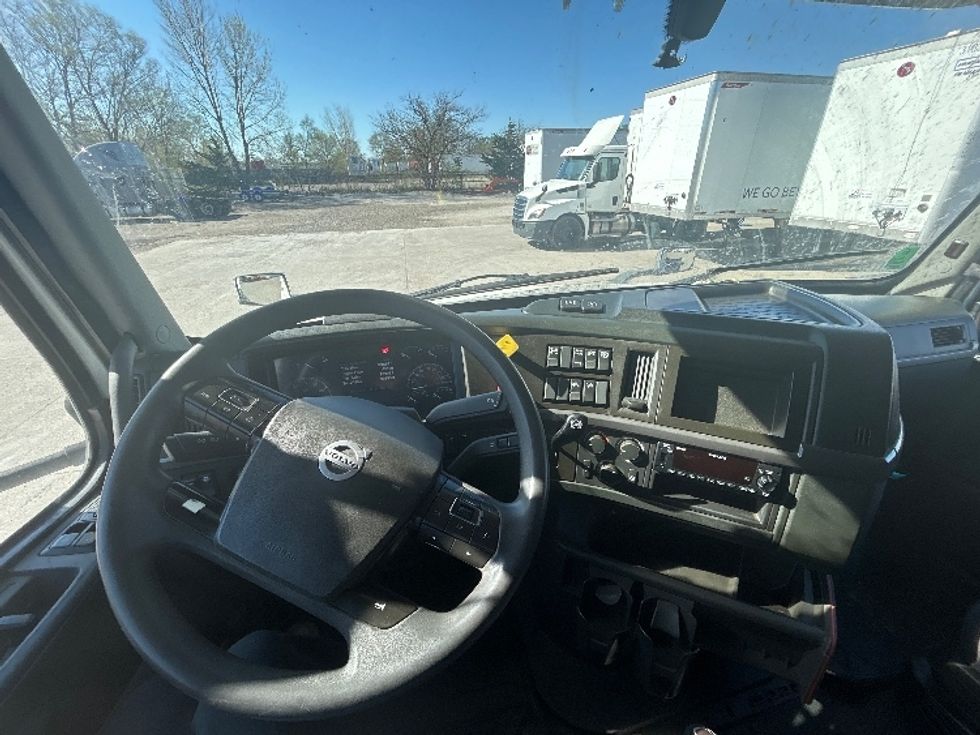 Sleeper Tractor-Heavy Duty Tractors-Volvo-2022-VNL64760-Des Moines-IA-508,187\n\t\tmiles-$ 69,750 - Image 11