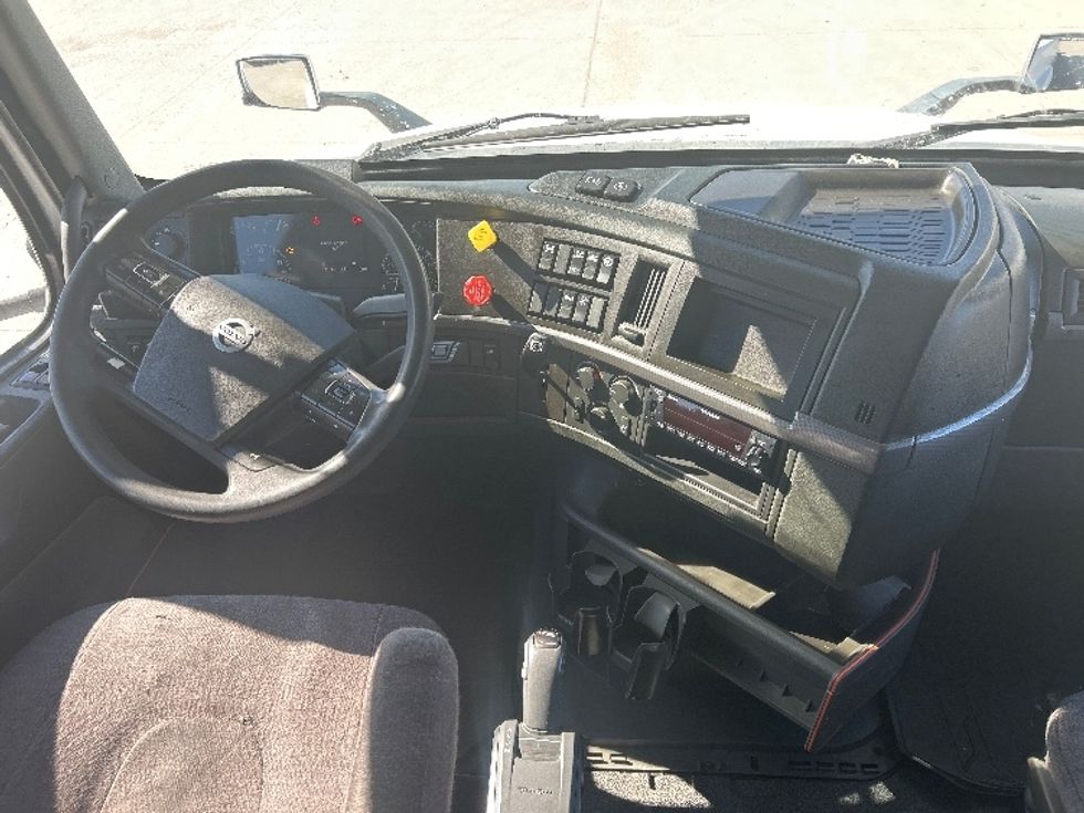 Sleeper Tractor-Heavy Duty Tractors-Volvo-2022-VNL64760-Des Moines-IA-508,187\n\t\tmiles-$ 69,750 - Image 12