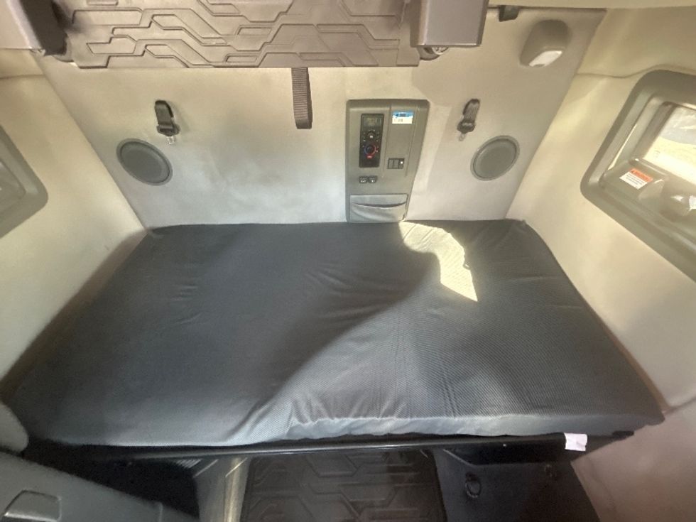 Sleeper Tractor-Heavy Duty Tractors-Volvo-2022-VNL64760-Des Moines-IA-508,187\n\t\tmiles-$ 69,750 - Image 17