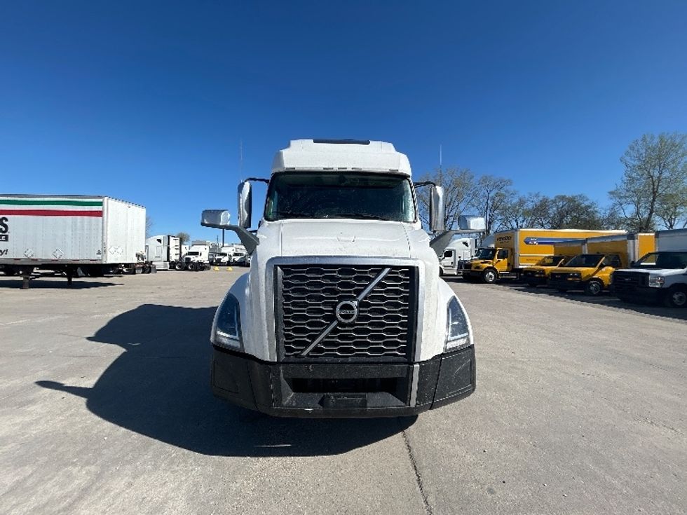 Sleeper Tractor-Heavy Duty Tractors-Volvo-2022-VNL64760-Des Moines-IA-508,187\n\t\tmiles-$ 69,750 - Image 2
