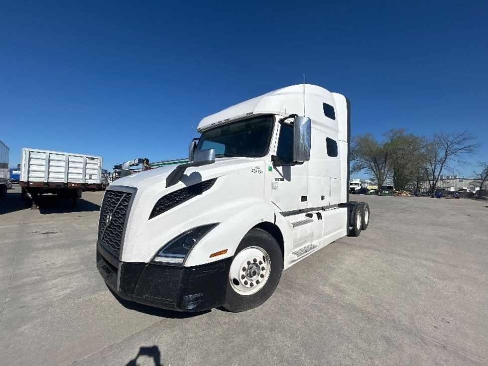 Sleeper Tractor-Heavy Duty Tractors-Volvo-2022-VNL64760-Des Moines-IA-508,187\n\t\tmiles-$ 69,750 - Image 3