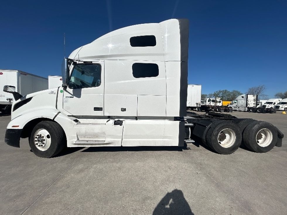 Sleeper Tractor-Heavy Duty Tractors-Volvo-2022-VNL64760-Des Moines-IA-508,187\n\t\tmiles-$ 69,750 - Image 4