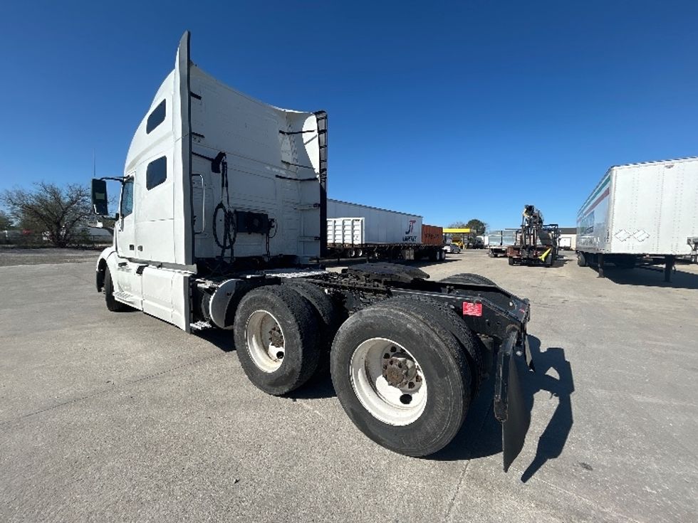Sleeper Tractor-Heavy Duty Tractors-Volvo-2022-VNL64760-Des Moines-IA-508,187\n\t\tmiles-$ 69,750 - Image 5