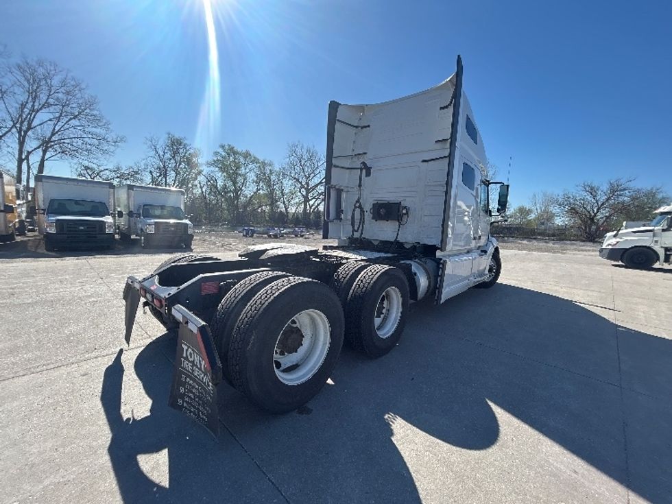 Sleeper Tractor-Heavy Duty Tractors-Volvo-2022-VNL64760-Des Moines-IA-508,187\n\t\tmiles-$ 69,750 - Image 7