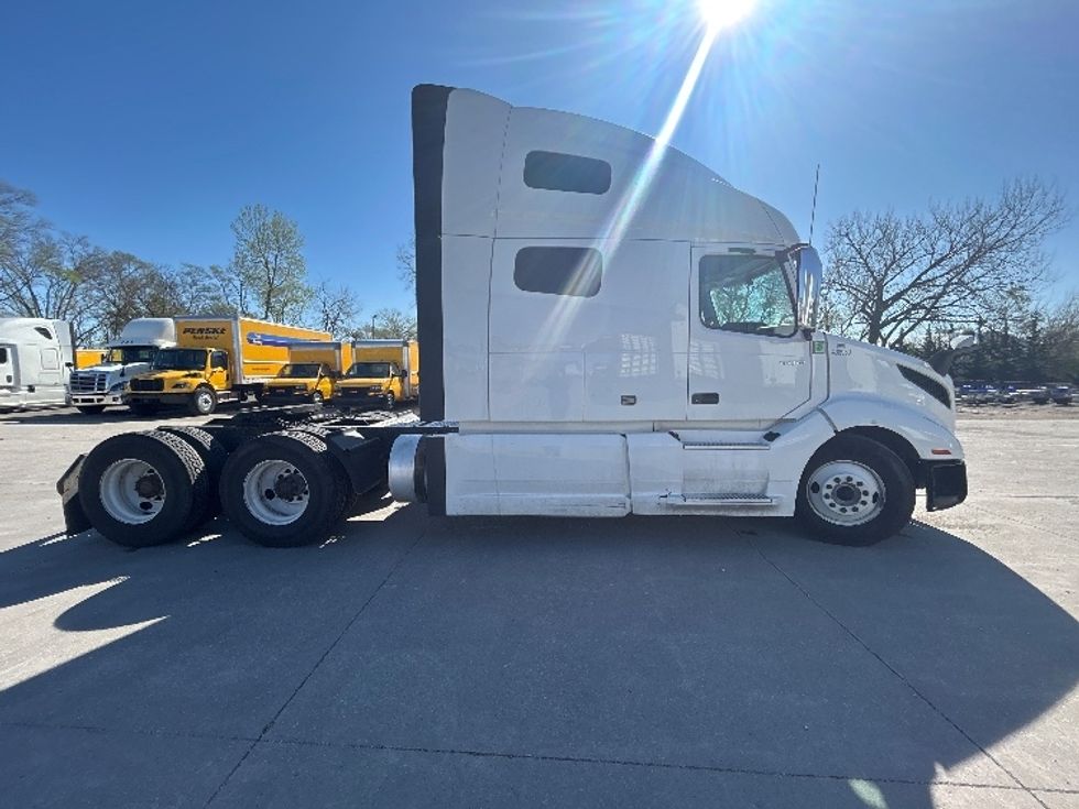 Sleeper Tractor-Heavy Duty Tractors-Volvo-2022-VNL64760-Des Moines-IA-508,187\n\t\tmiles-$ 69,750 - Image 8