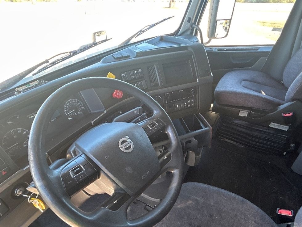 Sleeper Tractor-Heavy Duty Tractors-Volvo-2022-VNL64760-Dothan-AL-568,541\n\t\tmiles-$ 63,250 - Image 10