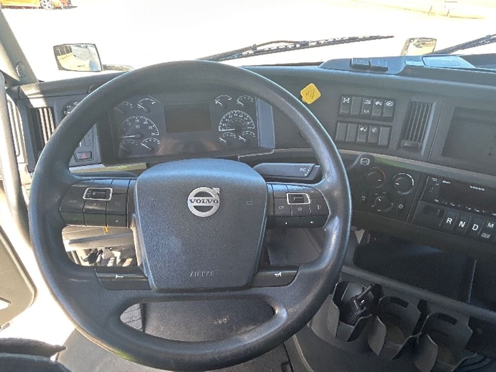 Sleeper Tractor-Heavy Duty Tractors-Volvo-2022-VNL64760-Dothan-AL-568,541\n\t\tmiles-$ 63,250 - Image 11