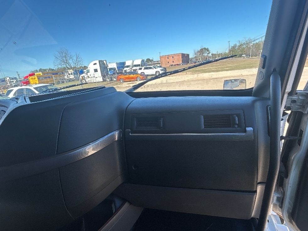 Sleeper Tractor-Heavy Duty Tractors-Volvo-2022-VNL64760-Dothan-AL-568,541\n\t\tmiles-$ 63,250 - Image 14