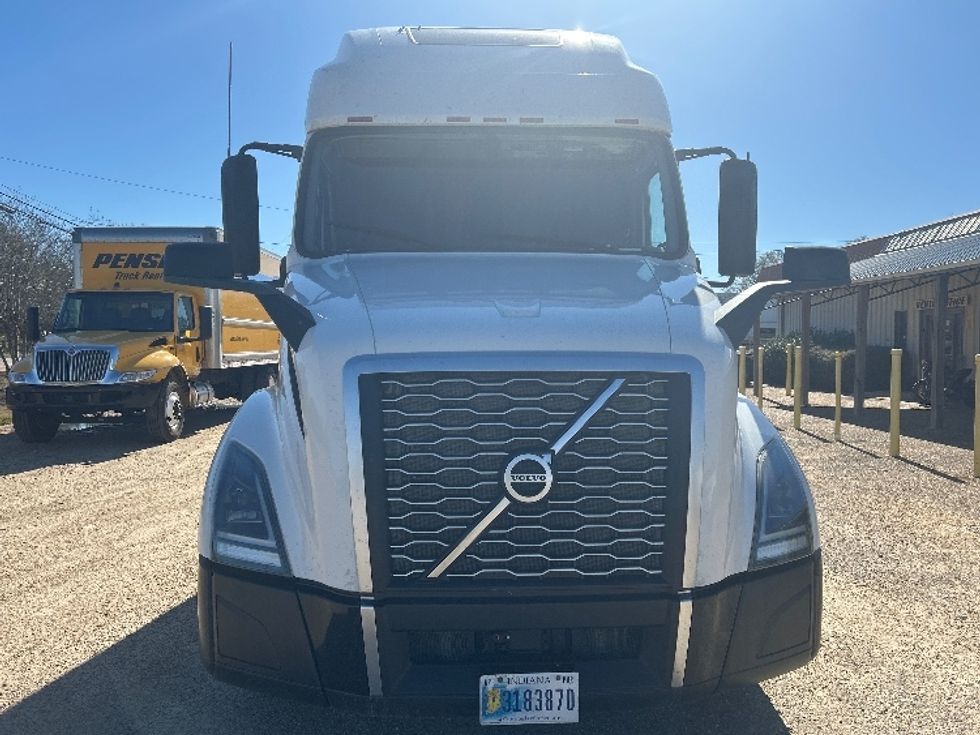 Sleeper Tractor-Heavy Duty Tractors-Volvo-2022-VNL64760-Dothan-AL-568,541\n\t\tmiles-$ 63,250 - Image 2