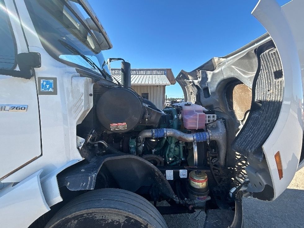 Sleeper Tractor-Heavy Duty Tractors-Volvo-2022-VNL64760-Dothan-AL-568,541\n\t\tmiles-$ 63,250 - Image 20