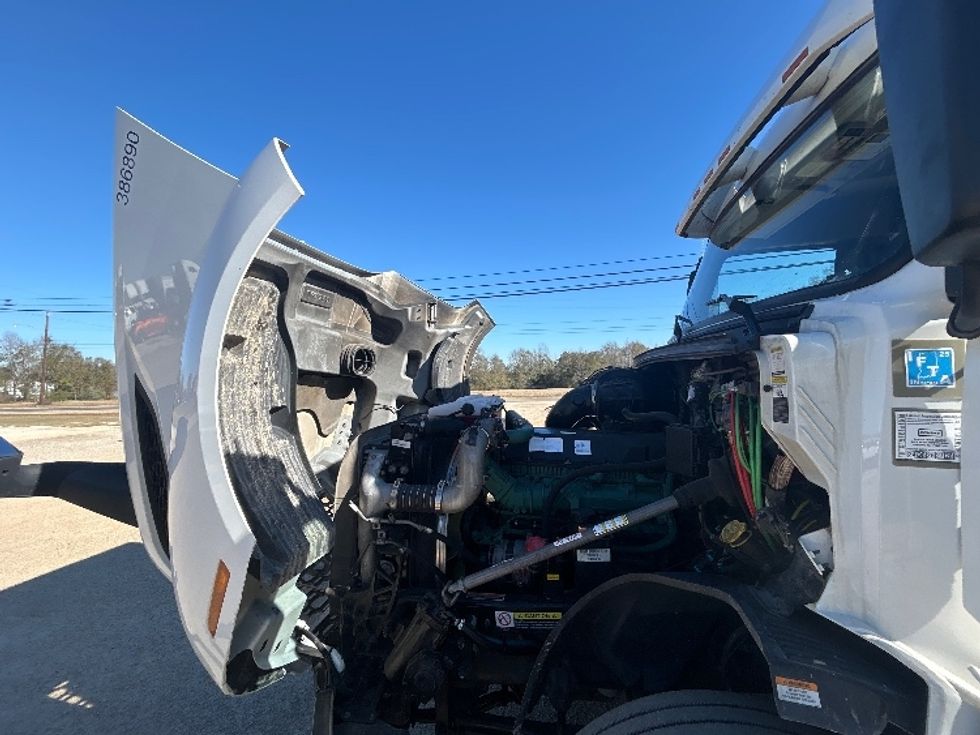 Sleeper Tractor-Heavy Duty Tractors-Volvo-2022-VNL64760-Dothan-AL-568,541\n\t\tmiles-$ 63,250 - Image 21