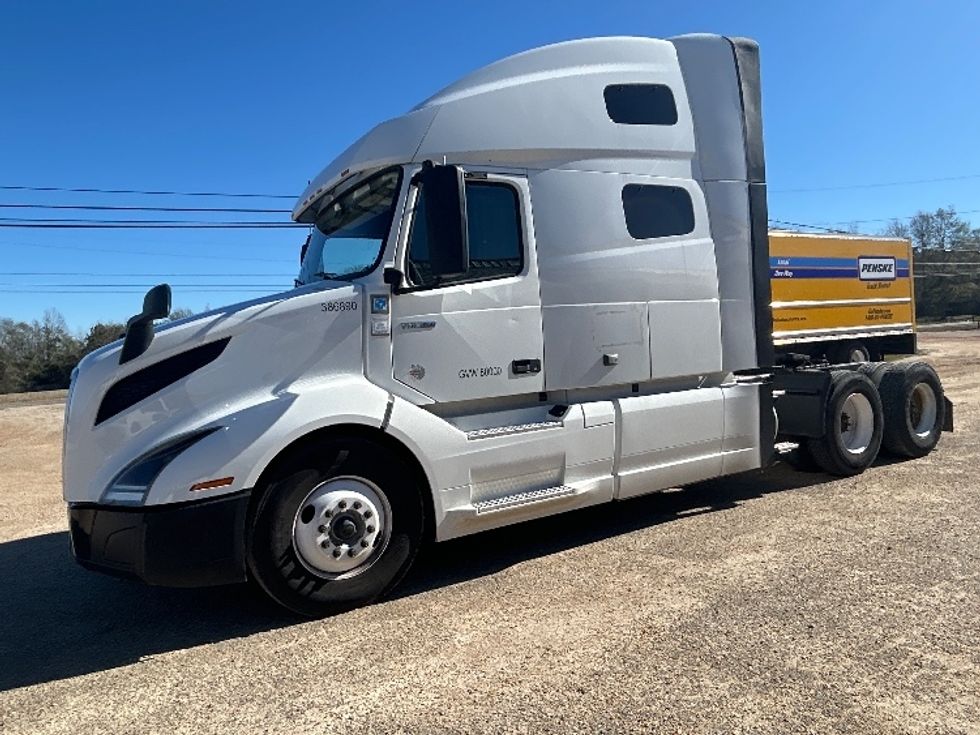 Sleeper Tractor-Heavy Duty Tractors-Volvo-2022-VNL64760-Dothan-AL-568,541\n\t\tmiles-$ 63,250 - Image 3