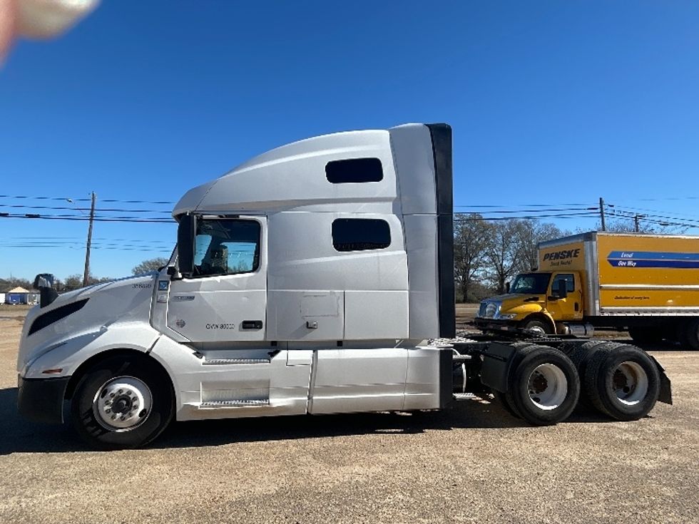 Sleeper Tractor-Heavy Duty Tractors-Volvo-2022-VNL64760-Dothan-AL-568,541\n\t\tmiles-$ 63,250 - Image 4