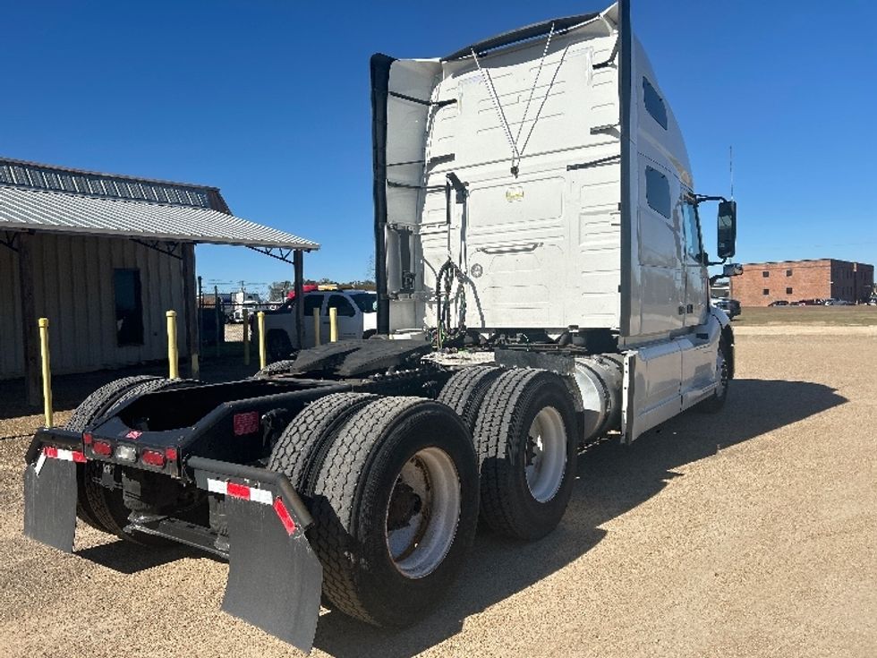 Sleeper Tractor-Heavy Duty Tractors-Volvo-2022-VNL64760-Dothan-AL-568,541\n\t\tmiles-$ 63,250 - Image 7