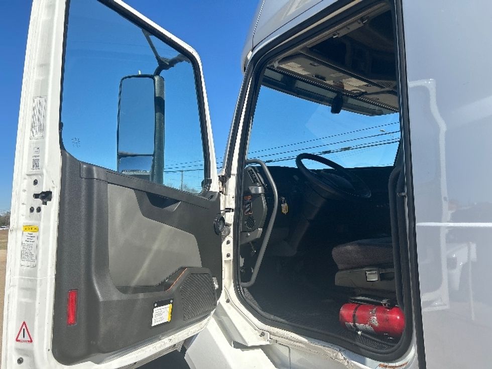 Sleeper Tractor-Heavy Duty Tractors-Volvo-2022-VNL64760-Dothan-AL-568,541\n\t\tmiles-$ 63,250 - Image 9