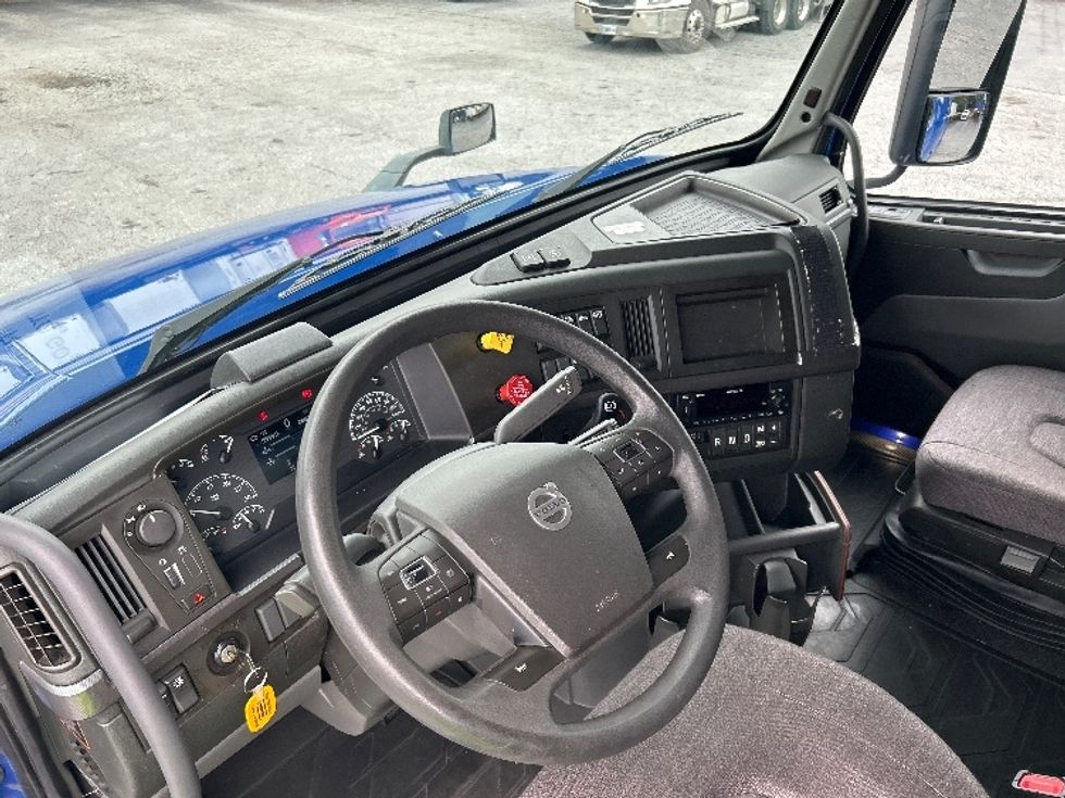 Sleeper Tractor-Heavy Duty Tractors-Volvo-2022-VNL64760-Duluth-GA-288,065\n\t\tmiles-$ 96,000 - Image 10