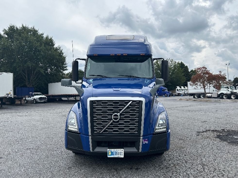 Sleeper Tractor-Heavy Duty Tractors-Volvo-2022-VNL64760-Duluth-GA-288,065\n\t\tmiles-$ 96,000 - Image 2