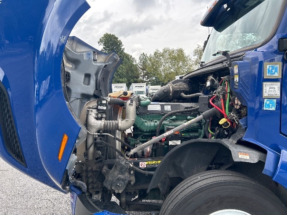 Sleeper Tractor-Heavy Duty Tractors-Volvo-2022-VNL64760-Duluth-GA-288,065\n\t\tmiles-$ 96,000 - Image 21