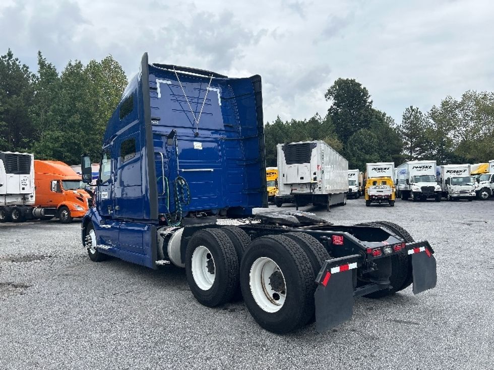 Sleeper Tractor-Heavy Duty Tractors-Volvo-2022-VNL64760-Duluth-GA-288,065\n\t\tmiles-$ 96,000 - Image 5