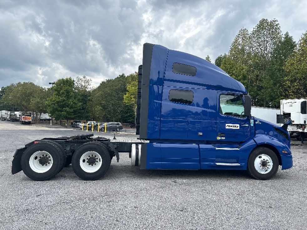 Sleeper Tractor-Heavy Duty Tractors-Volvo-2022-VNL64760-Duluth-GA-288,065\n\t\tmiles-$ 96,000 - Image 8