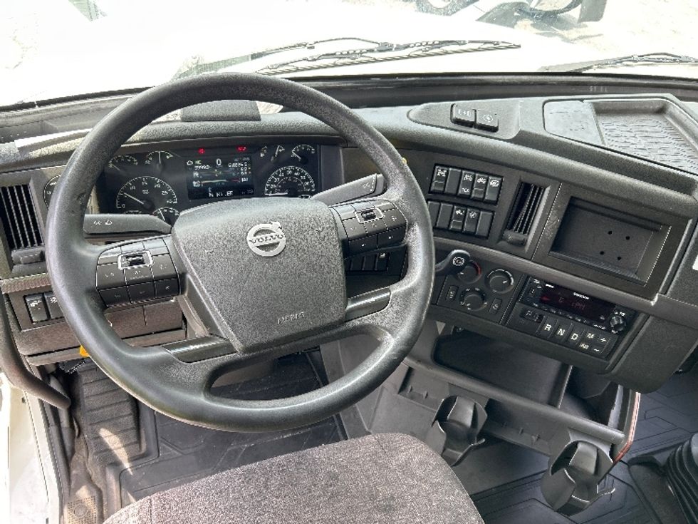 Sleeper Tractor-Heavy Duty Tractors-Volvo-2022-VNL64760-Duluth-GA-618,327\n\t\tmiles-$ 69,500 - Image 11