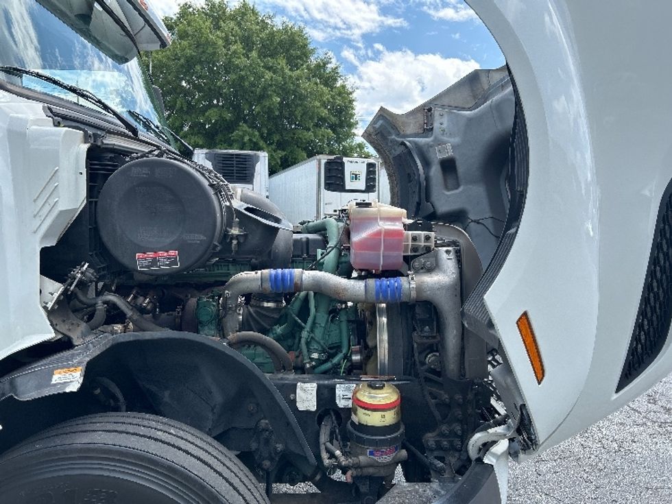 Sleeper Tractor-Heavy Duty Tractors-Volvo-2022-VNL64760-Duluth-GA-618,327\n\t\tmiles-$ 69,500 - Image 20