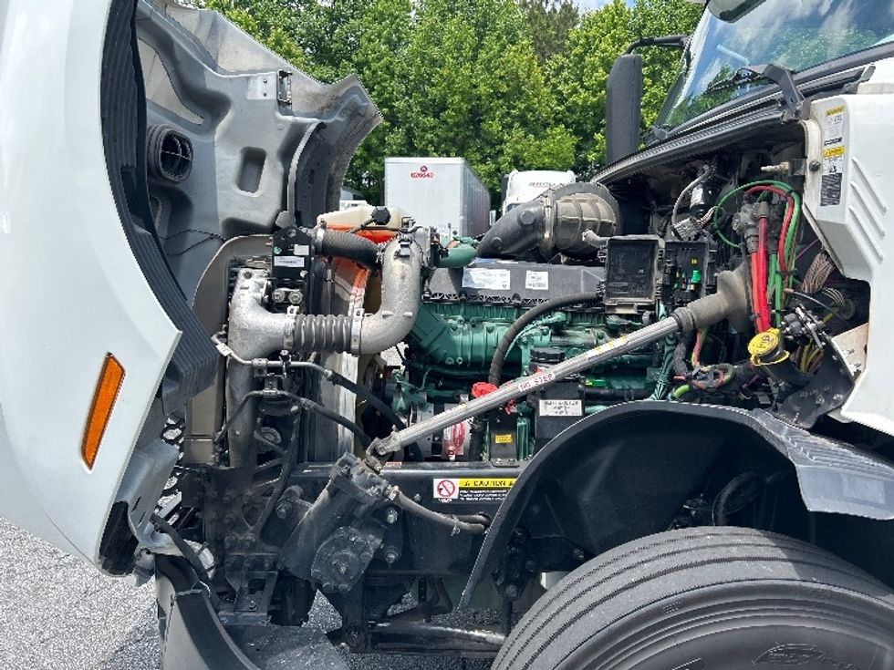 Sleeper Tractor-Heavy Duty Tractors-Volvo-2022-VNL64760-Duluth-GA-618,327\n\t\tmiles-$ 69,500 - Image 21