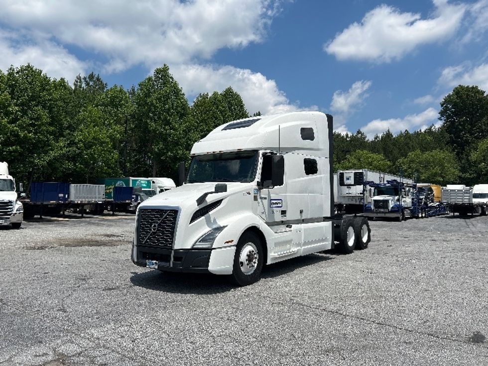 Sleeper Tractor-Heavy Duty Tractors-Volvo-2022-VNL64760-Duluth-GA-618,327\n\t\tmiles-$ 69,500 - Image 3