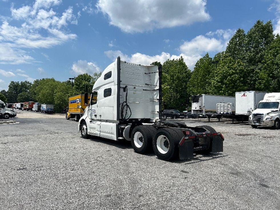 Sleeper Tractor-Heavy Duty Tractors-Volvo-2022-VNL64760-Duluth-GA-618,327\n\t\tmiles-$ 69,500 - Image 5