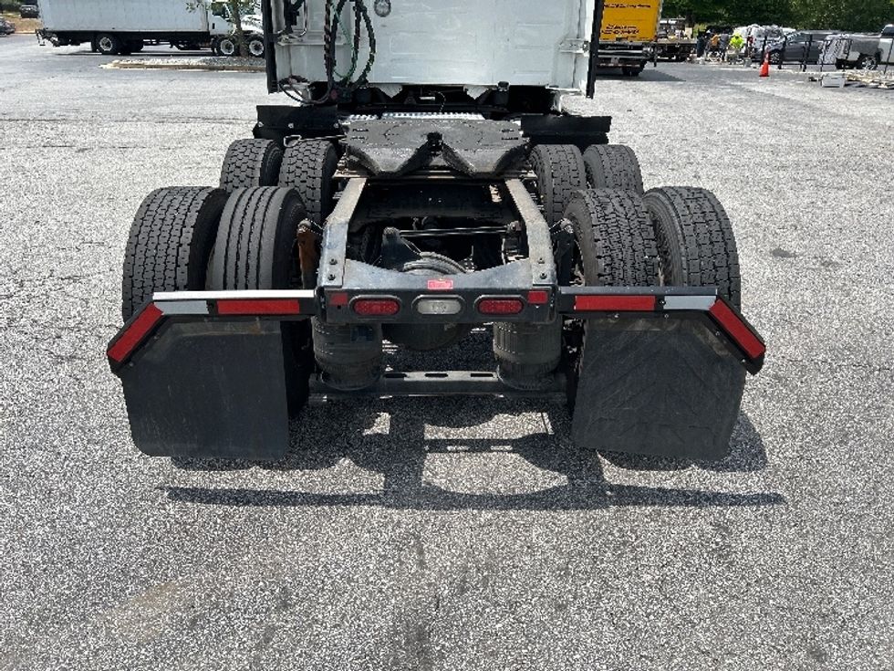 Sleeper Tractor-Heavy Duty Tractors-Volvo-2022-VNL64760-Duluth-GA-618,327\n\t\tmiles-$ 69,500 - Image 6