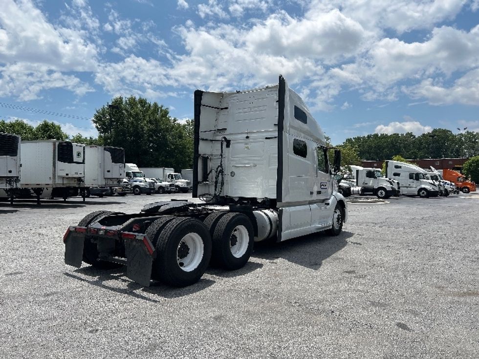 Sleeper Tractor-Heavy Duty Tractors-Volvo-2022-VNL64760-Duluth-GA-618,327\n\t\tmiles-$ 69,500 - Image 7