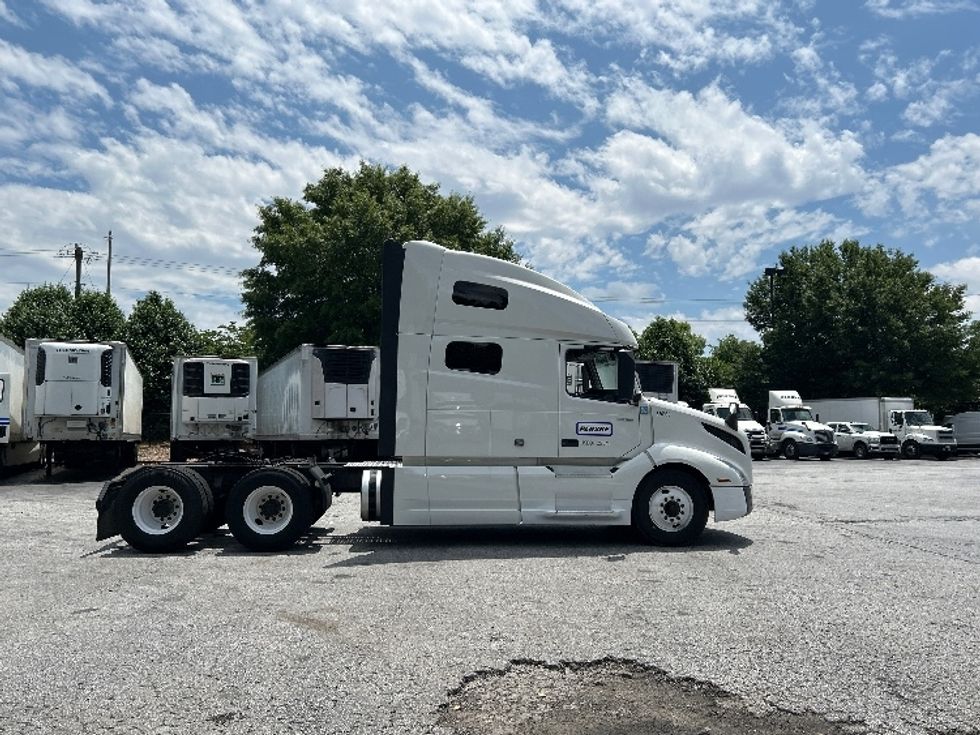 Sleeper Tractor-Heavy Duty Tractors-Volvo-2022-VNL64760-Duluth-GA-618,327\n\t\tmiles-$ 69,500 - Image 8