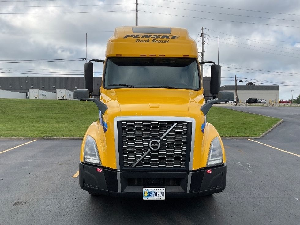 Sleeper Tractor-Heavy Duty Tractors-Volvo-2022-VNL64760-Earth City-MO-442,652\n\t\tmiles-$ 81,000 - Image 2