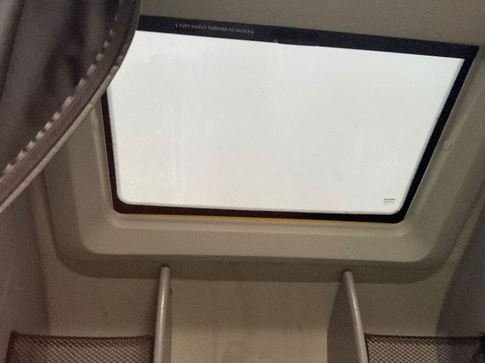 Sleeper Tractor-Heavy Duty Tractors-Volvo-2022-VNL64760-East Chicago-IN-336,055\n\t\tmiles-$ 81,750 - Image 22