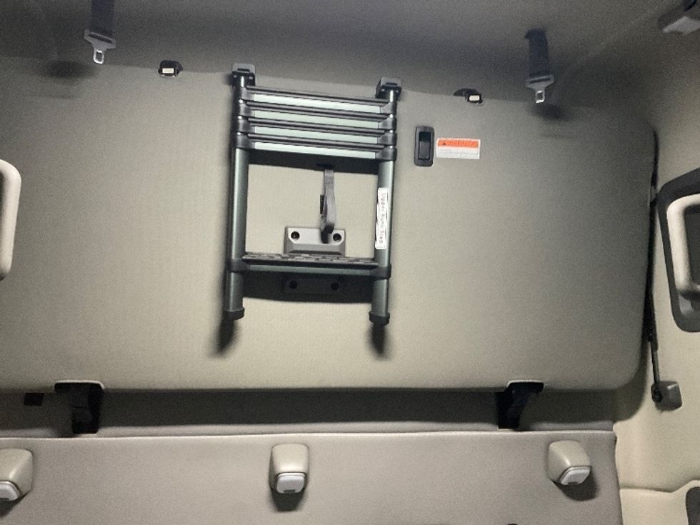 Sleeper Tractor-Heavy Duty Tractors-Volvo-2022-VNL64760-East Chicago-IN-336,055\n\t\tmiles-$ 81,750 - Image 23