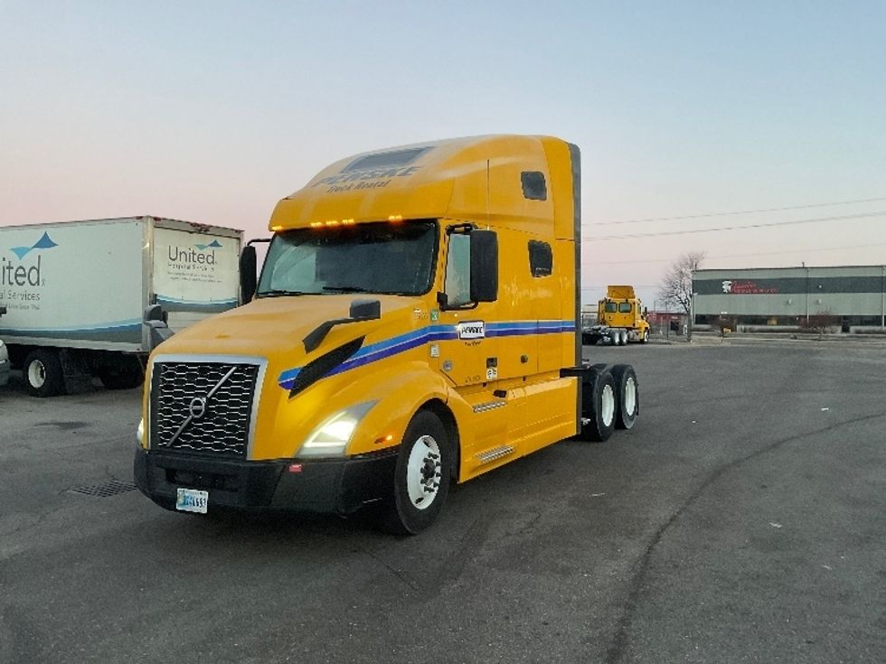 Sleeper Tractor-Heavy Duty Tractors-Volvo-2022-VNL64760-East Chicago-IN-336,055\n\t\tmiles-$ 81,750 - Image 3