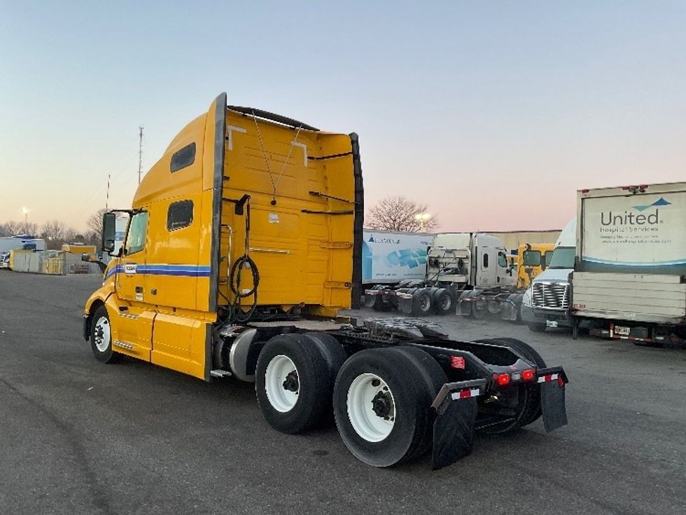 Sleeper Tractor-Heavy Duty Tractors-Volvo-2022-VNL64760-East Chicago-IN-336,055\n\t\tmiles-$ 81,750 - Image 5