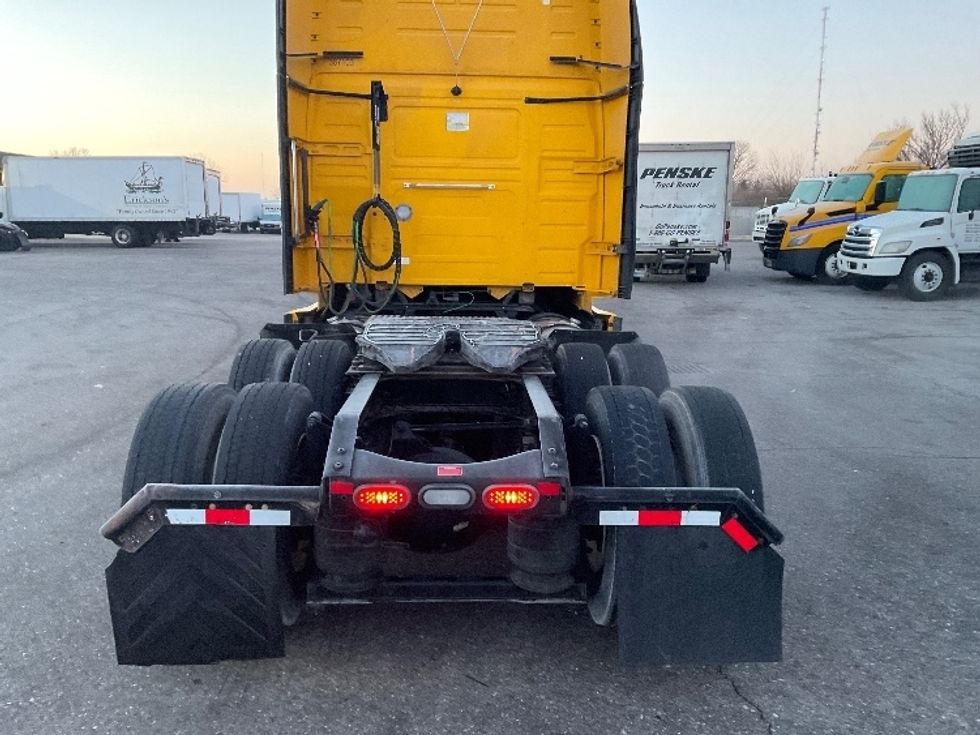 Sleeper Tractor-Heavy Duty Tractors-Volvo-2022-VNL64760-East Chicago-IN-336,055\n\t\tmiles-$ 81,750 - Image 6