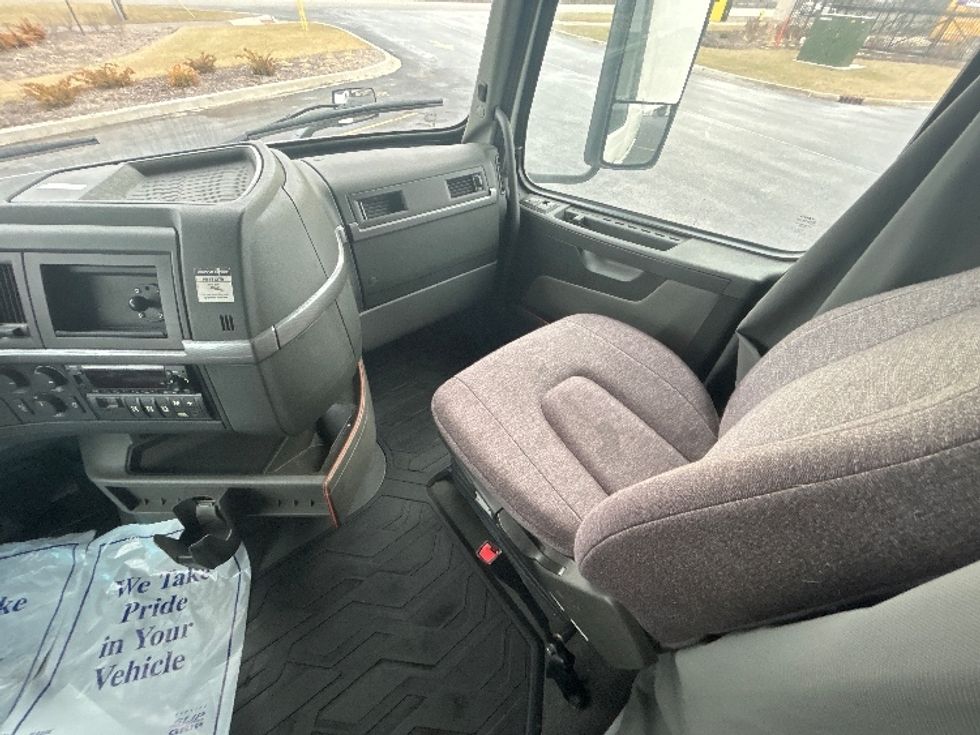Sleeper Tractor-Heavy Duty Tractors-Volvo-2022-VNL64760-East Chicago-IN-344,633\n\t\tmiles-$ 83,000 - Image 13