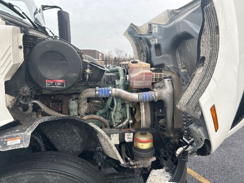 Sleeper Tractor-Heavy Duty Tractors-Volvo-2022-VNL64760-East Chicago-IN-344,633\n\t\tmiles-$ 83,000 - Image 18