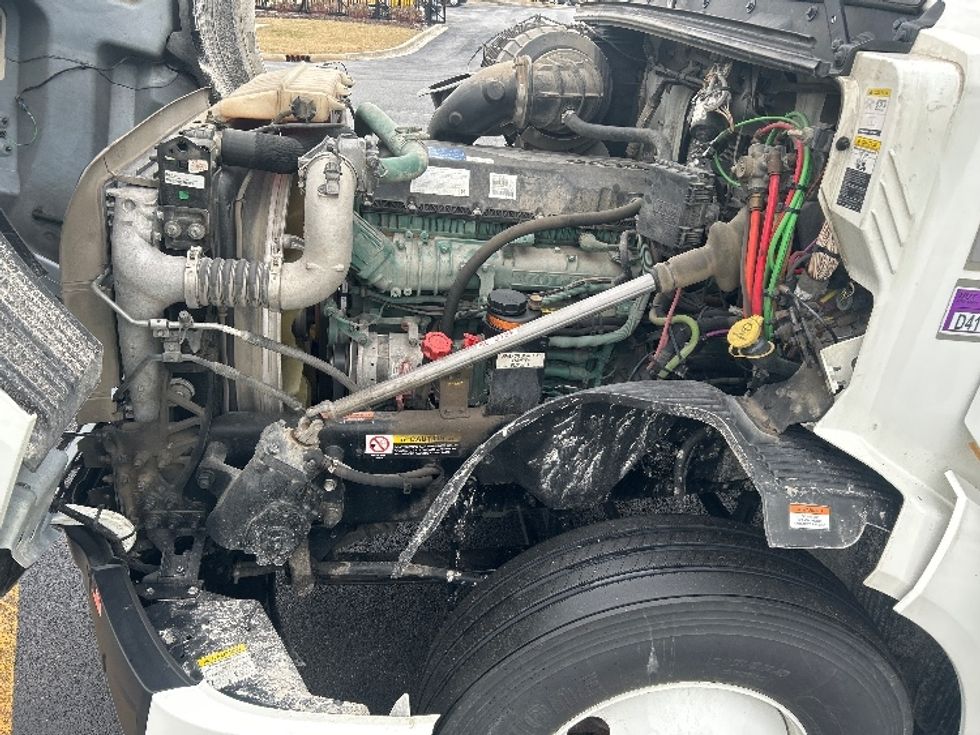 Sleeper Tractor-Heavy Duty Tractors-Volvo-2022-VNL64760-East Chicago-IN-344,633\n\t\tmiles-$ 83,000 - Image 19