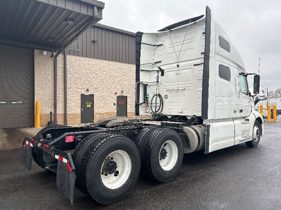 Sleeper Tractor-Heavy Duty Tractors-Volvo-2022-VNL64760-East Chicago-IN-344,633\n\t\tmiles-$ 83,000 - Image 5